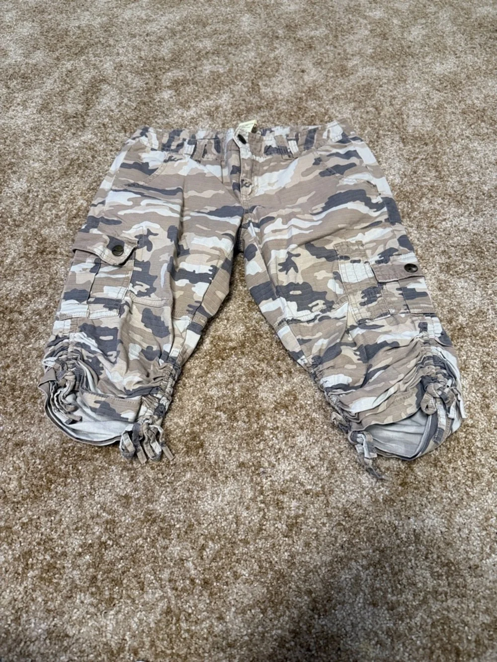 Xhilaration Tan & Cream Camouflage Ruched Capri Cargo Pants - Picture 1 of 3